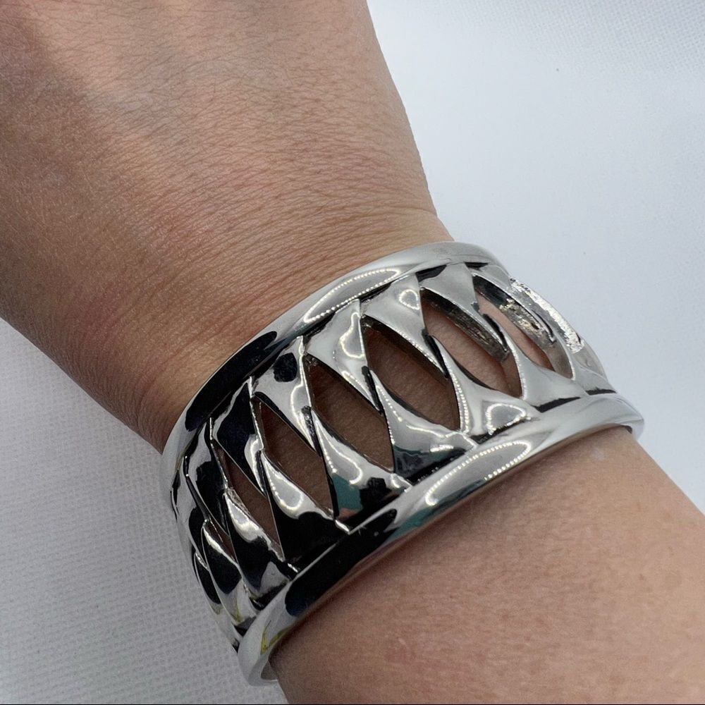 🍭4/$20 Silver tone cuff bracelet - Picture 4 of 5